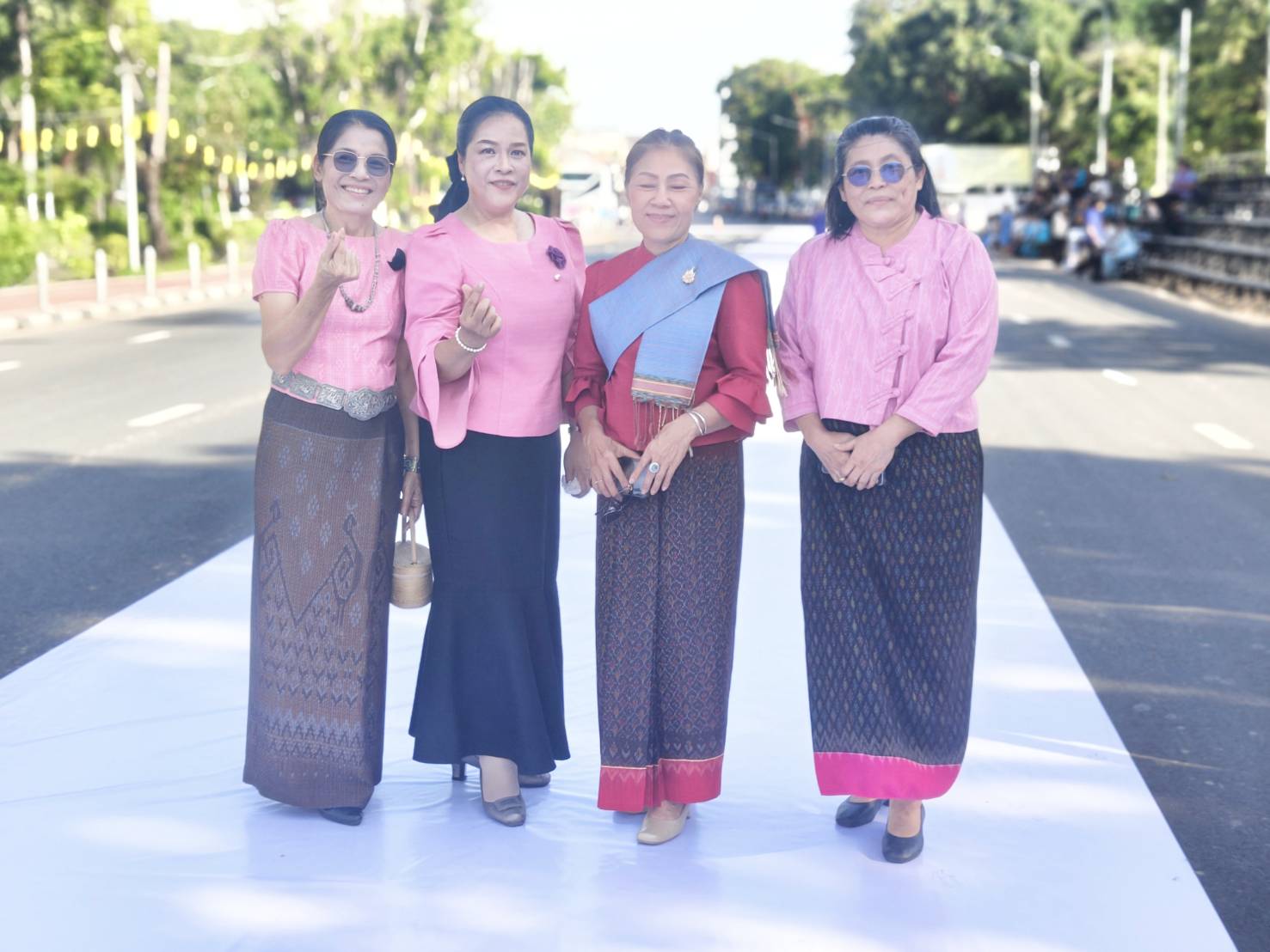 พช.ตาลสุม ร่วมกิจกรรมการแสดงผ้าอัตลักษณ์เมืองอุบลราชธานี “สืบสานศาสตร์ศิลป์ มรดกแผ่นดิน ผ้าถิ่นไทอุบล”