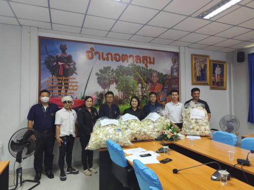 ข่าวประชาสัมพันธ์ สพอ.ตาลสุม รับมอบดอกไม้จันทน์ ดอกดารารัตน์ และดอกกุหลาบ จากเทศบาลตำบลตาลสุม และคณะครูนักเรียนโรงเรียนตาลสุมพัฒนา